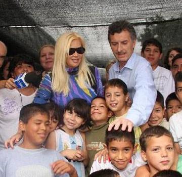 Agredieron con huevos a Susana Giménez :O