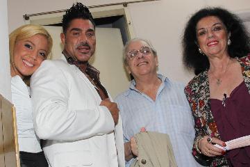 Ricardo Fort fue con su mamá y su novia a ver Más respeto que soy tu madre