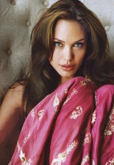 Angelina Jolie, la mujer más sexy de la década ;)