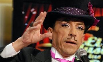 Pachano le dio duro a La Niña Loly : Esta niña no camina, le pusieron una pluma en el cu
y ni siquiera sabe porque la tiene puesta :O