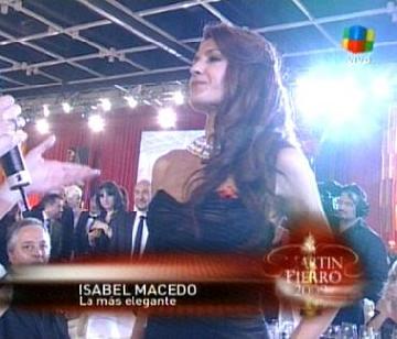 La más elegante de la fiesta fuè Isabel Macedo ;)